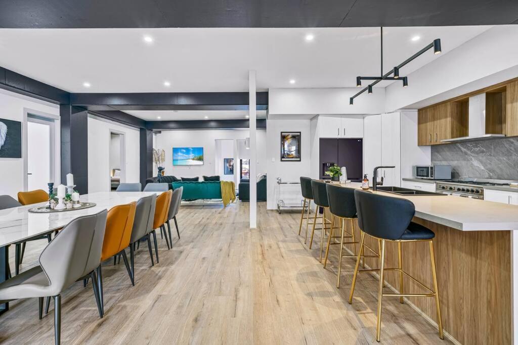 King's Deluxe In Newtown * Sydney