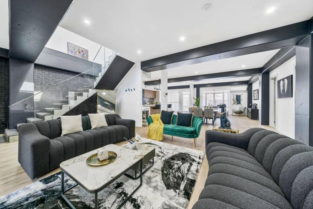 King's Deluxe In Newtown Sydney