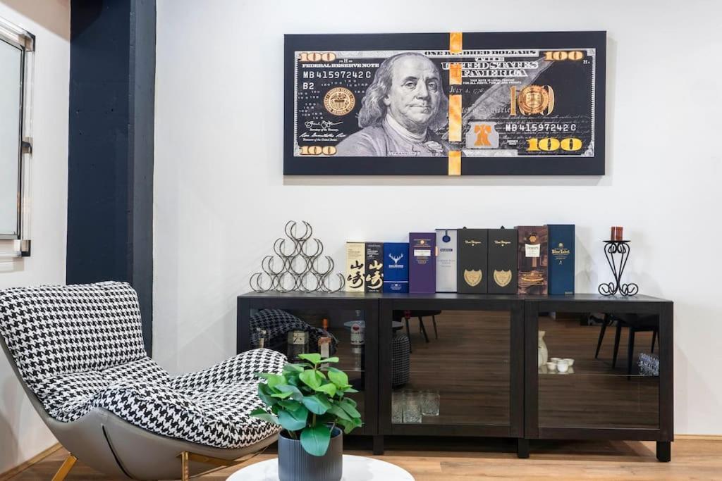King's Deluxe In Newtown Sydney