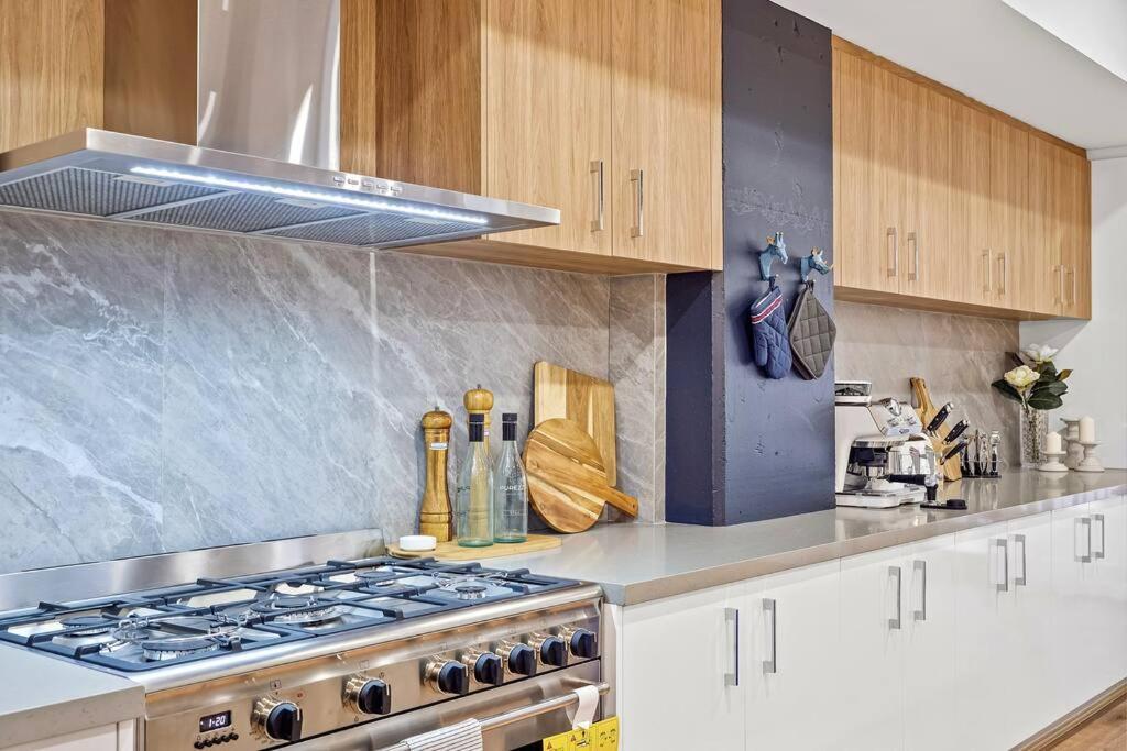 King's Deluxe In Newtown Apartment Sydney
