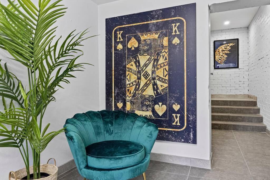 Apartment King's Deluxe In Newtown *