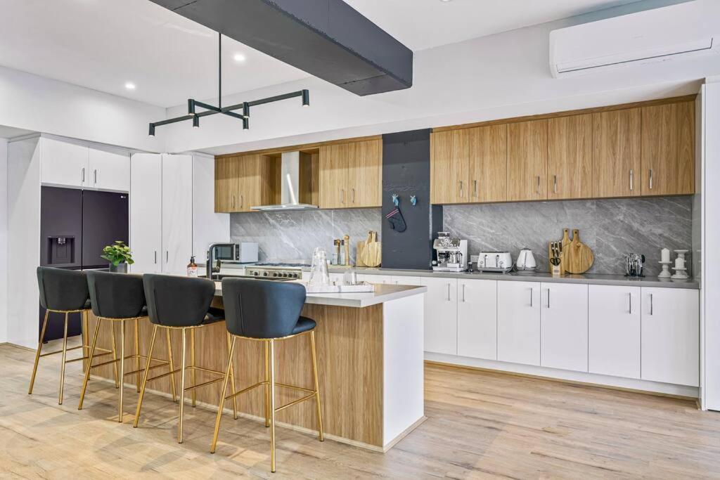 Apartment King's Deluxe In Newtown *